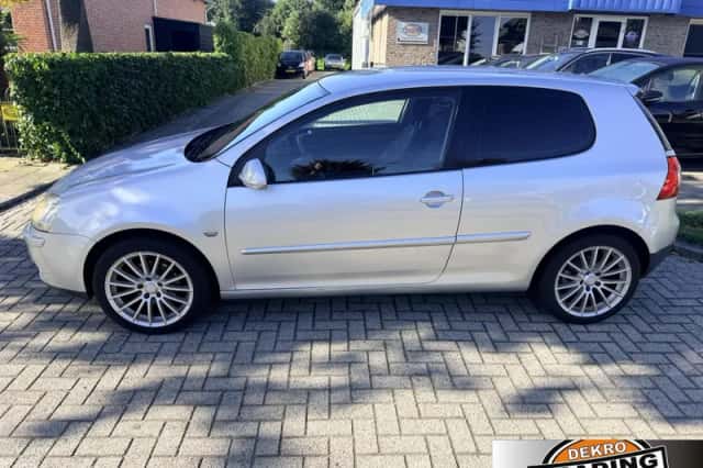 Volkswagen Golf (2004) thumbnail 2