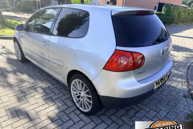 Volkswagen Golf (2004) thumbnail 3