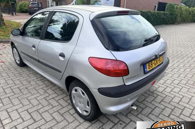 Peugeot 206 (2001) thumbnail 3