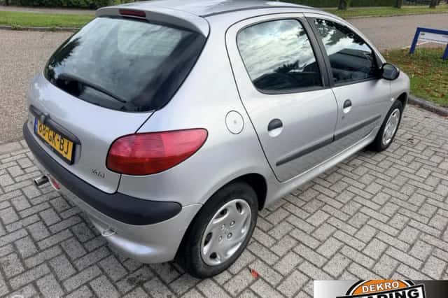 Peugeot 206 (2001) thumbnail 5