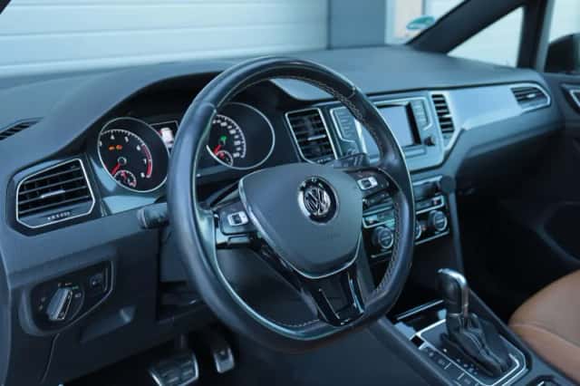 Volkswagen Golf Sportsvan (2015) thumbnail 5