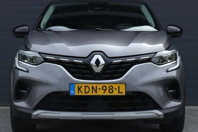 Renault Captur (2021) thumbnail 3
