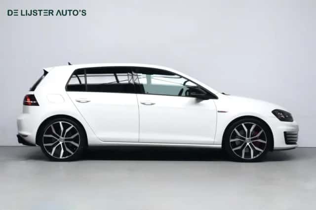 Volkswagen Golf (2017) thumbnail 4