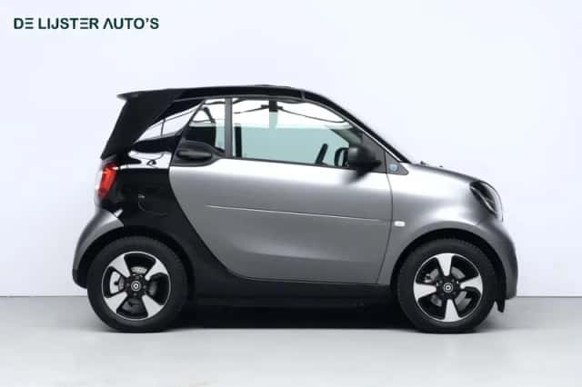 Smart ForTwo (2021) thumbnail 5