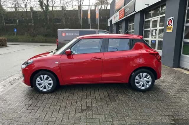 Suzuki Swift (2021) thumbnail 2