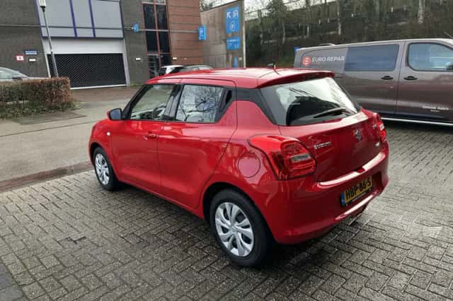 Suzuki Swift (2021) thumbnail 3