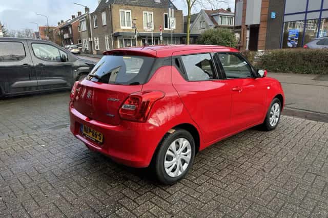 Suzuki Swift (2021) thumbnail 5