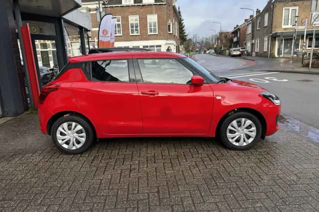 Suzuki Swift (2021) thumbnail 6