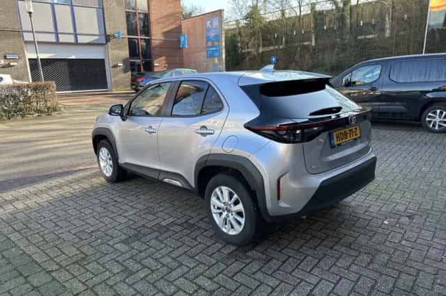 Toyota Yaris Cross (2024) thumbnail 4