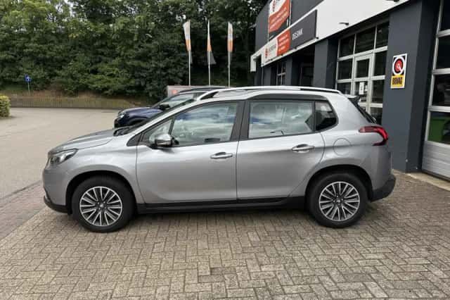 Peugeot 2008 (2017) thumbnail 2