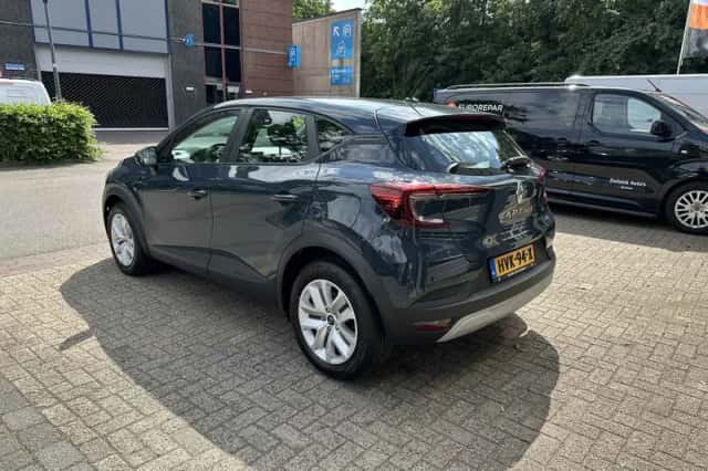 Renault Captur (2022) thumbnail 3