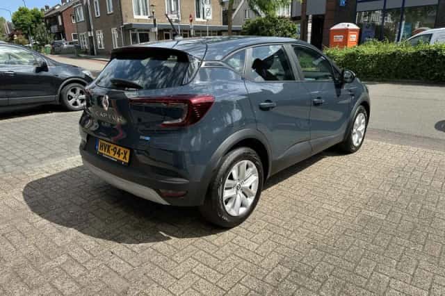 Renault Captur (2022) thumbnail 5