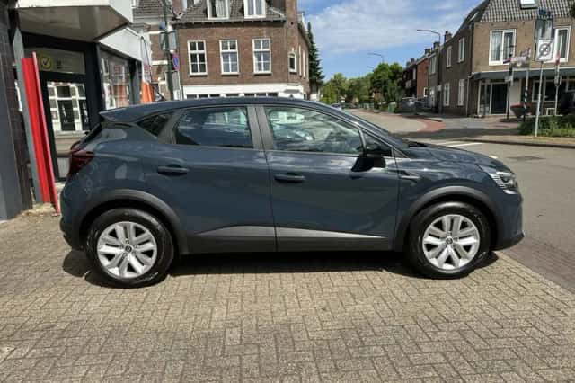 Renault Captur (2022) thumbnail 6