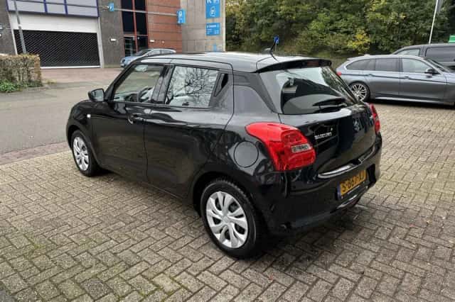 Suzuki Swift (2023) thumbnail 3
