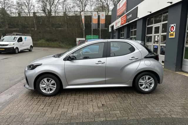 Mazda 2 Hybrid (2025) thumbnail 2