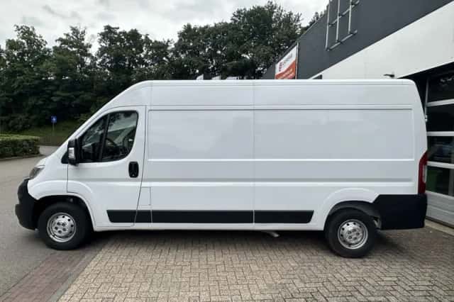 Opel Movano (2024) thumbnail 2