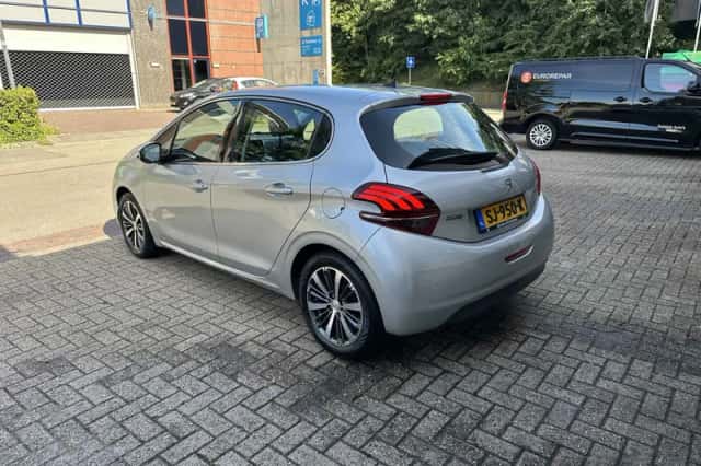 Peugeot 208 (2017) thumbnail 2
