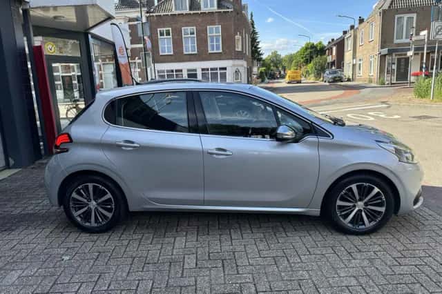 Peugeot 208 (2017) thumbnail 5