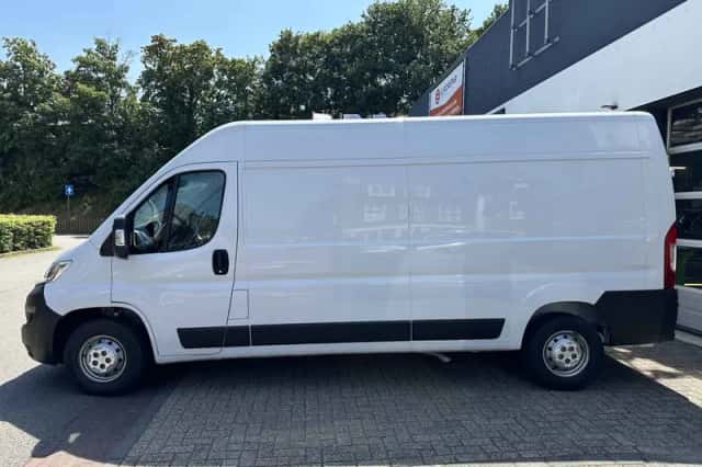Opel Movano (2024) thumbnail 2