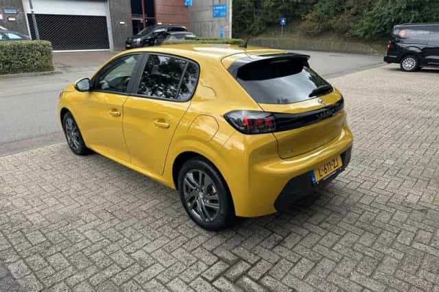 Peugeot 208 (2021) thumbnail 3
