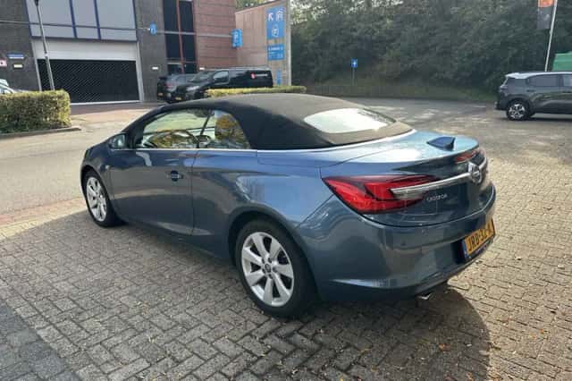 Opel Cascada (2015) thumbnail 3