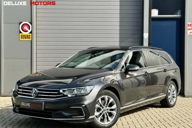 Volkswagen Passat (2021) thumbnail 1