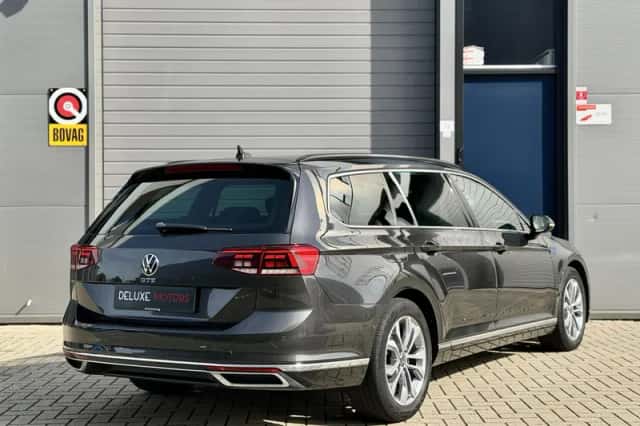 Volkswagen Passat (2021) thumbnail 4