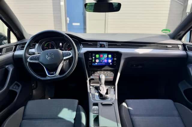 Volkswagen Passat (2021) thumbnail 6