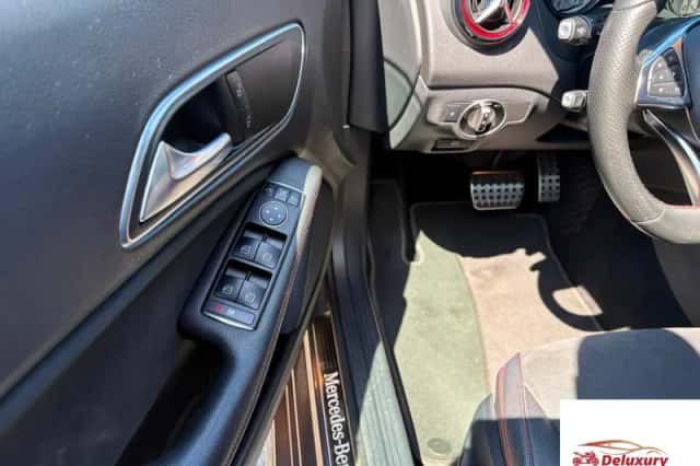 Mercedes-Benz CLA-Klasse (2015) thumbnail 5