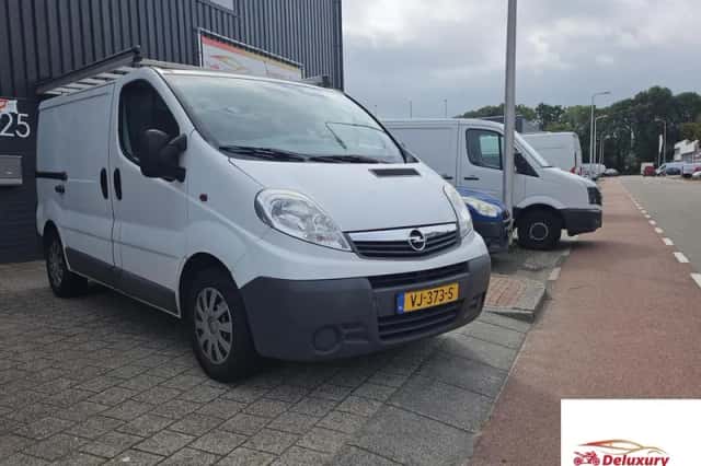 Opel Vivaro (2014) thumbnail 3