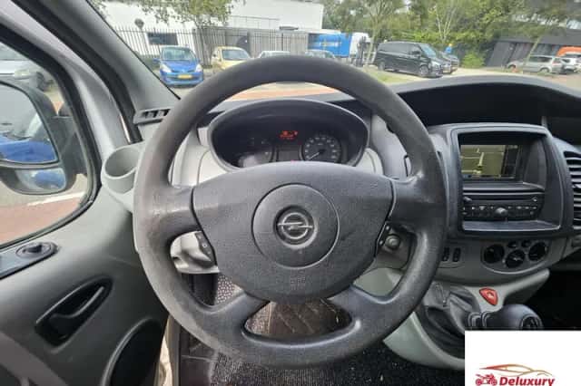 Opel Vivaro (2014) thumbnail 6