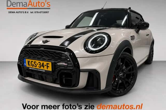 MINI Cabrio (2023) thumbnail 1