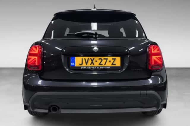 MINI Cooper (2022) thumbnail 2