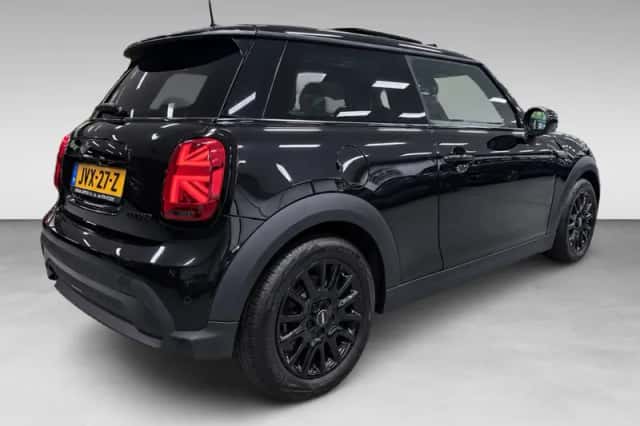 MINI Cooper (2022) thumbnail 5
