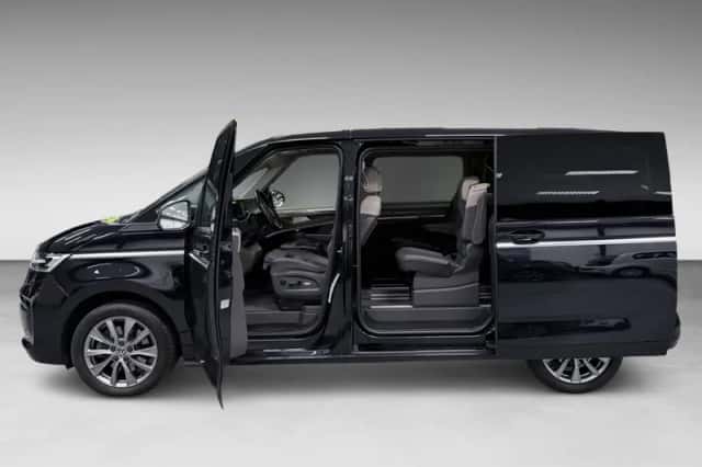 Volkswagen Multivan (2022) thumbnail 2