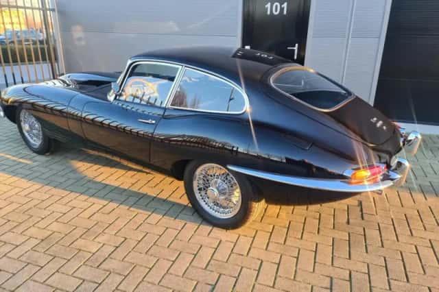 Jaguar E-Type (1967) thumbnail 6