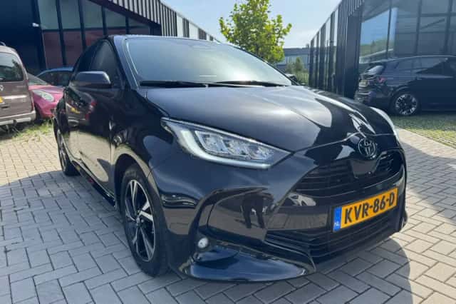 Toyota Yaris (2025) thumbnail 2