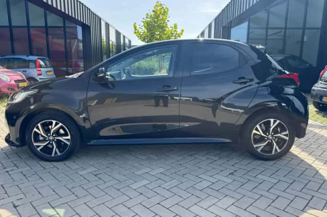 Toyota Yaris (2025) thumbnail 3