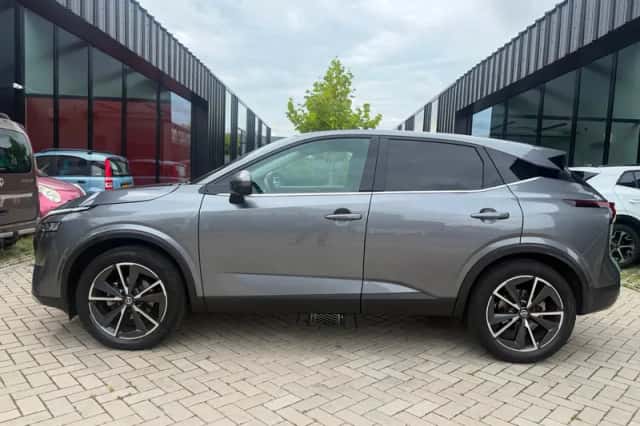 Nissan Qashqai (2022) thumbnail 3