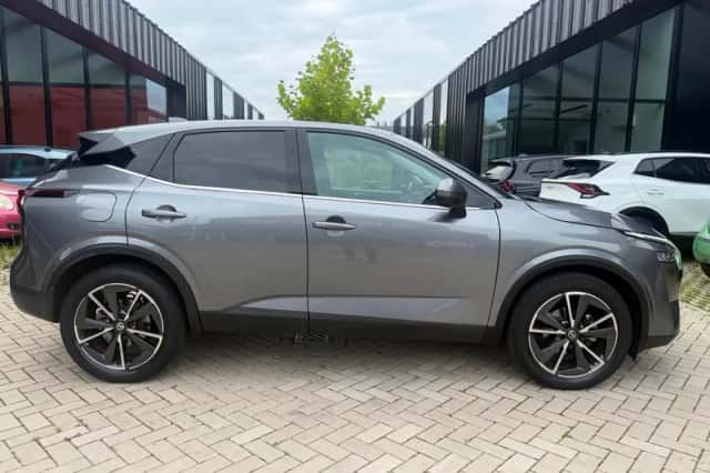 Nissan Qashqai (2022) thumbnail 4