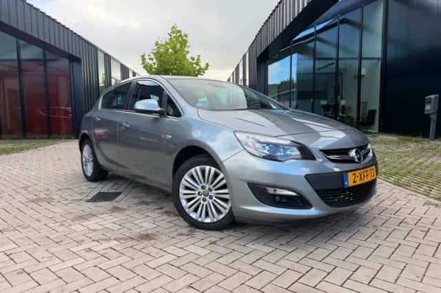Opel Astra (2014) thumbnail 2