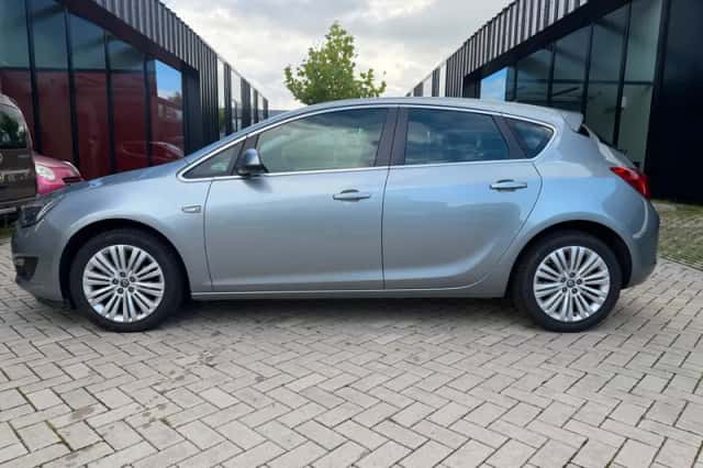 Opel Astra (2014) thumbnail 3
