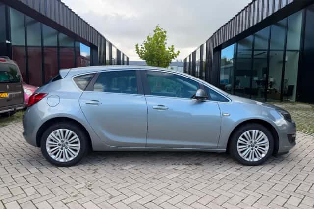 Opel Astra (2014) thumbnail 4