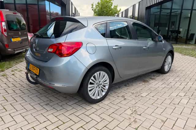Opel Astra (2014) thumbnail 6