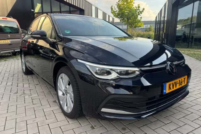 Volkswagen Golf (2022) thumbnail 2