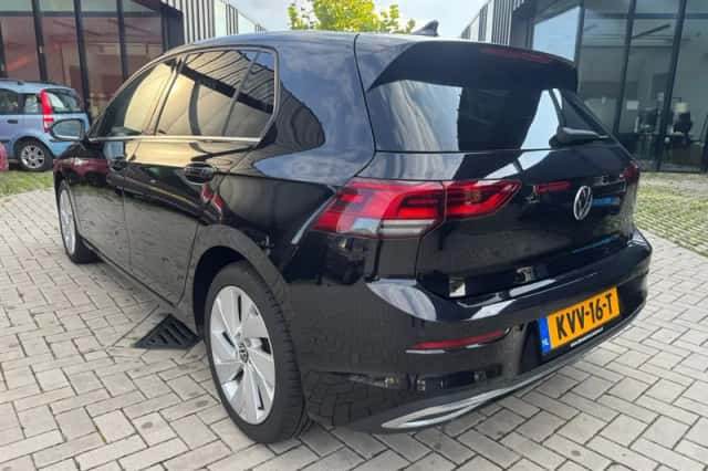 Volkswagen Golf (2022) thumbnail 5