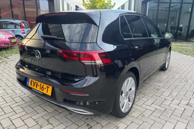Volkswagen Golf (2022) thumbnail 6
