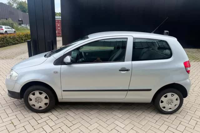 Volkswagen Fox (2009) thumbnail 2