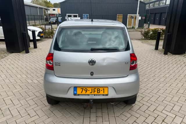 Volkswagen Fox (2009) thumbnail 3