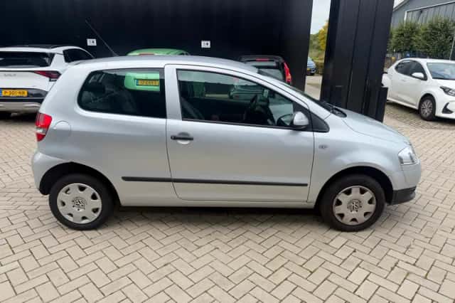 Volkswagen Fox (2009) thumbnail 4